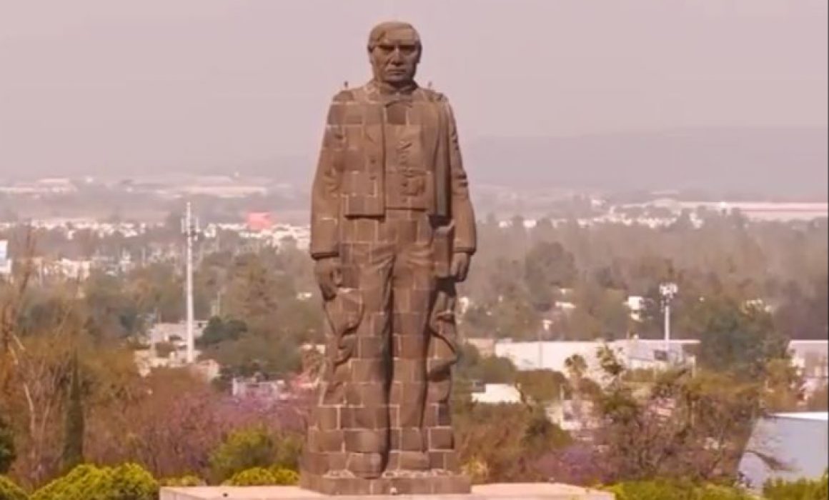 Vista panorámica del monumento a Benito Juárez en la cima del Cerro de las Campanas Querétaro tras la restauración del INAH