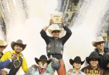 Jinete queretano Cristian Cruz Sánchez domina en Cuernos Chuecos Aguascalientes El jinete queretano Cristian Cruz Sánchez