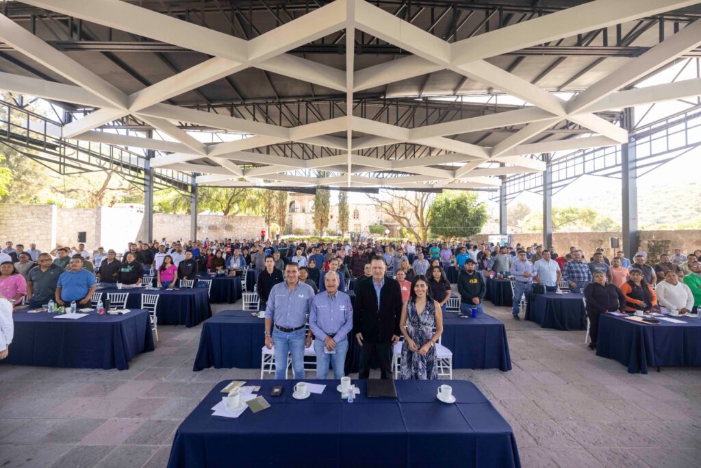 Kuri se reúne con representantes del sector transporte y autopartes de la CTM