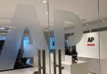 Associated Press cambiará a periodistas experimentados por IA Assciated Press cambiará a periodistas experimentados
