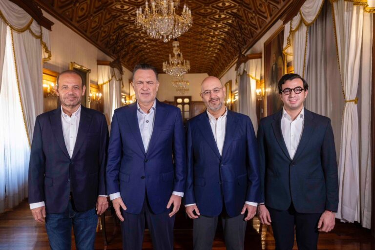 Kuri anuncia ajustes en su equipo de trabajo