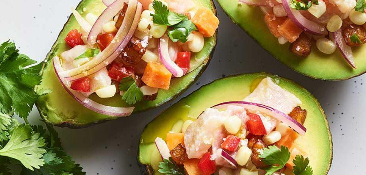 Aguacates rellenos de ceviche de camarón