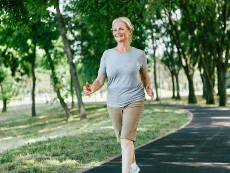 Activa tu cuerpo: ejercicio aeróbico y de fuerza para eliminar grasa hepática