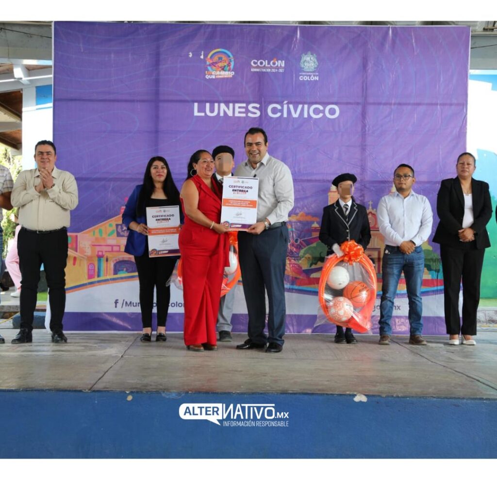 Entrega Gaspar Trueba techumbre y cancha en Primaria “Leona Vicario” en Colón