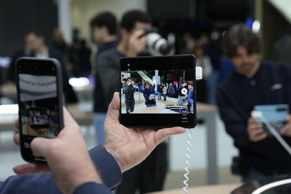 Pantallas inteligentes y carga rápida- la nueva generación de dispositivos personales llega al mercado mexicano
