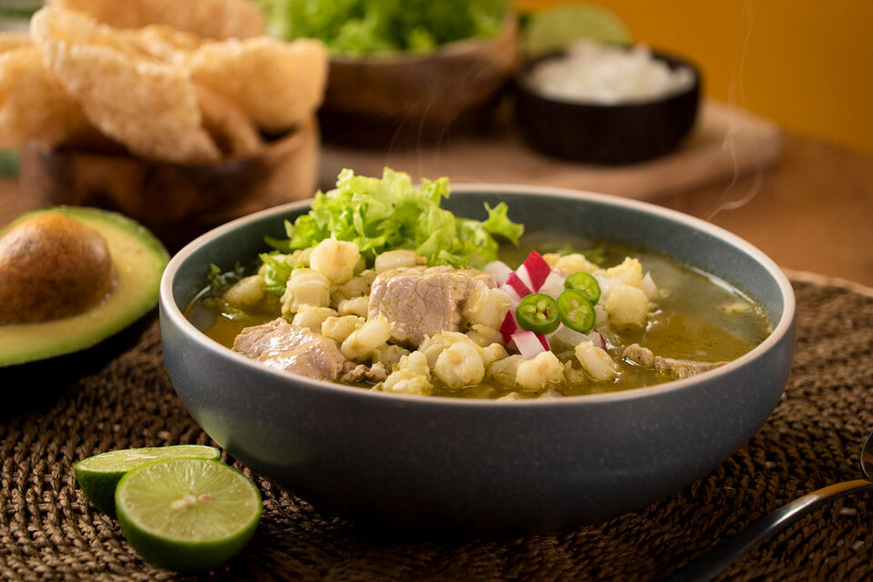 Pozole verde estilo Guerrero- receta tradicional con pepita paso a paso