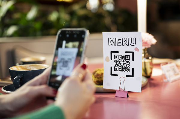 Restaurantes en CDMX adoptan menús digitales por QR