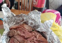Carnitas estilo Michoacán: la técnica del cazo de cobre paso a paso Carnitas estilo Michoacán recién sacadas del cazo de cobre tradicional