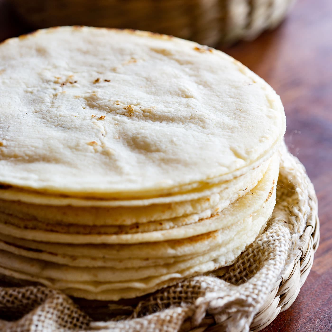 Cómo hacer tortillas de maíz hechas a mano