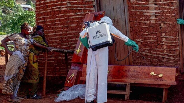 Congo reporta al menos 220 muertes por ébola