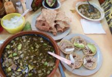 Pozole verde estilo Guerrero: receta tradicional con pepita paso a paso Pozole verde estilo Guerrero servido con pepita, lechuga y rabanitos