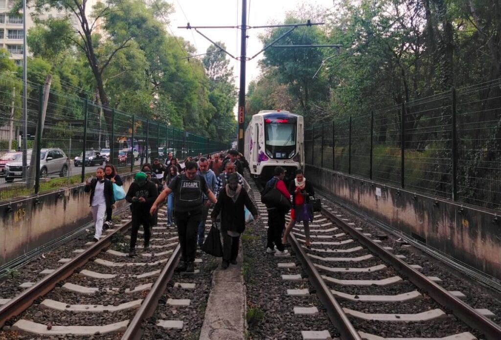 Tren Ligero de la Ciudad de México falla
