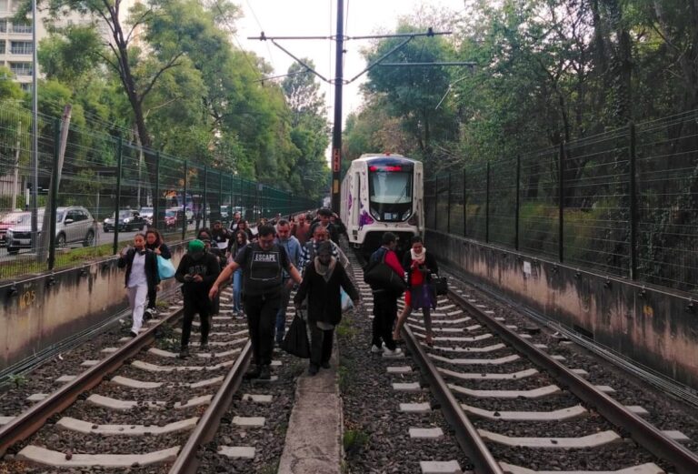 Tren Ligero de la Ciudad de México falla