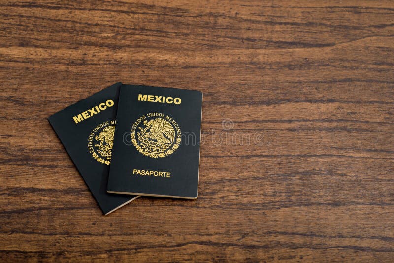 Pasaporte mexicano oficial vigente listo para el trámite del permiso de viaje ETIAS en 2026